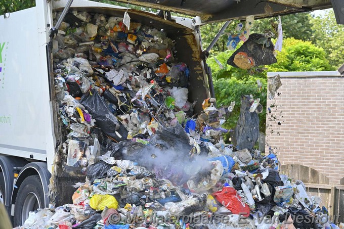 Mediaterplaatse vuilniswagen in brand hoofddorp 24072024 Image00005