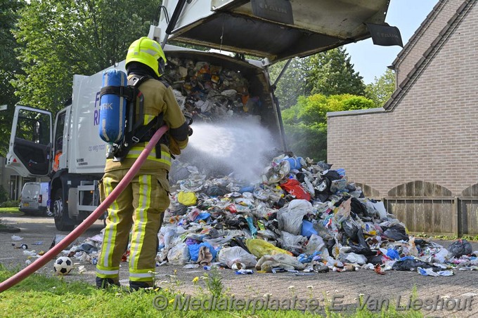 Mediaterplaatse vuilniswagen in brand hoofddorp 24072024 Image00007