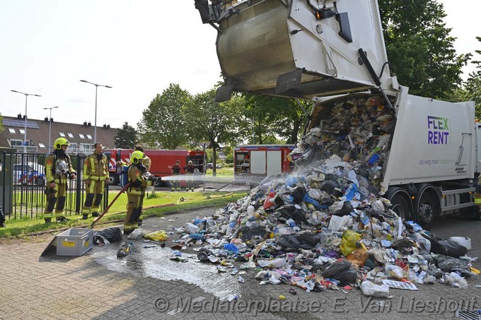 Mediaterplaatse vuilniswagen in brand hoofddorp 24072024 Image00010