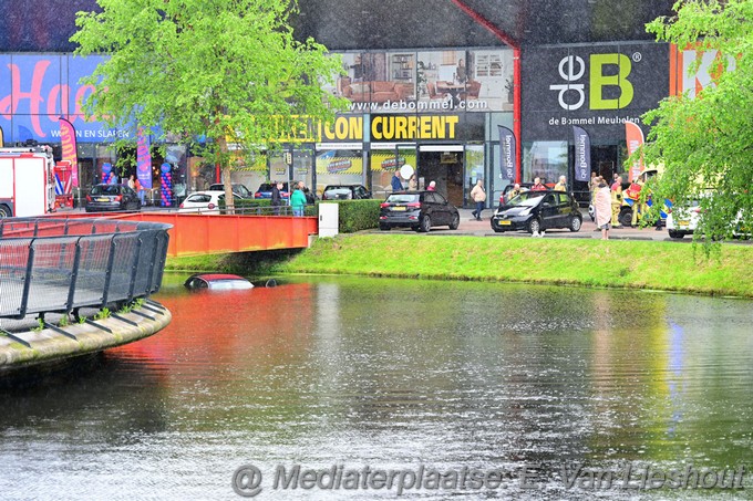 Mediaterplaatse auto te water cruquisplein 16062024 Image00001