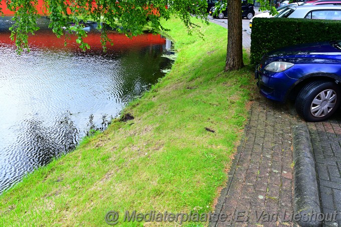 Mediaterplaatse auto te water cruquisplein 16062024 Image00007