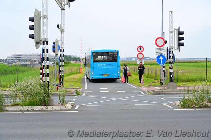 Mediaterplaatse motorrijder onderuit door bus rozenburg 18062024 Image00004