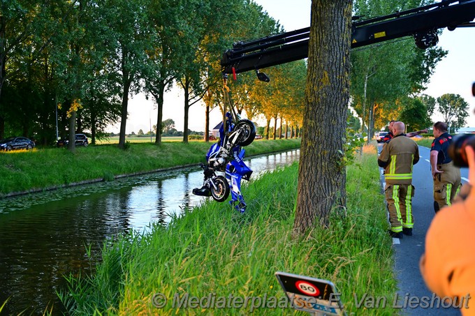 Mediaterplaatse motorrijder te water en smeert hem hoofddorp 19062024 Image00004