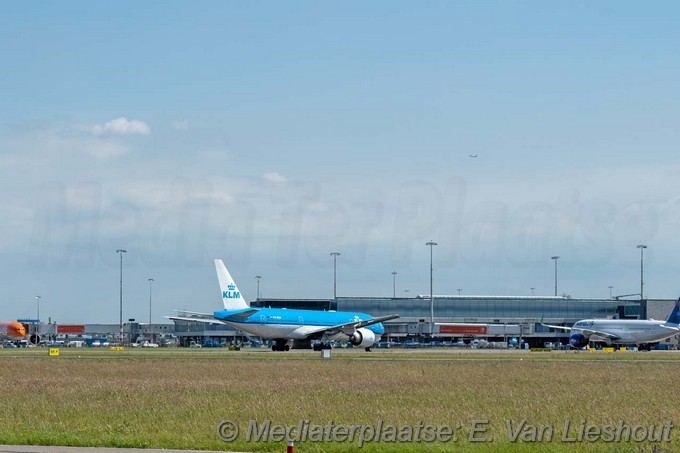 Mediaterplaatse vliegtuig keert terug naar schiphol 23062024 Image00001