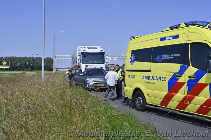 Mediaterplaatse vrachtwagen klapt op auto a4 hoofddorp 25062024 Image00002