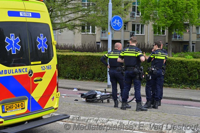Mediaterplaatse fietser overleden bij ongeval auto Hoofddorp 23042025 fietser overleden na ongeval met auto in Hoofddorp 00004