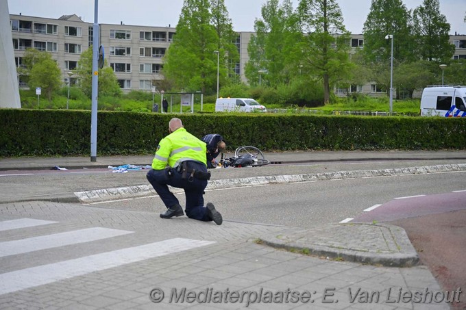 Mediaterplaatse fietser overleden bij ongeval auto Hoofddorp 23042025 fietser overleden na ongeval met auto in Hoofddorp 00008