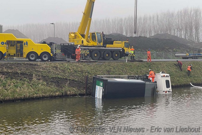 Mediaterplaatse vuilniswagen te water lijnden 21012025 Image00005