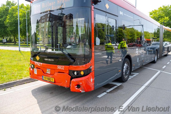 Mediaterplaatse ongeval op busbaan auto bus Hdp 01062025 01062025 ongeval op busbaan auto bus hoofddorp 00003