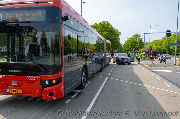 Mediaterplaatse ongeval op busbaan auto bus Hdp 01062025 01062025 ongeval op busbaan auto bus hoofddorp 00004