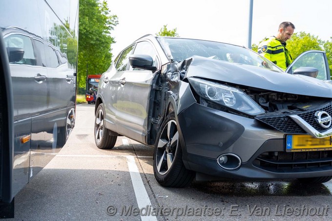 Mediaterplaatse ongeval op busbaan auto bus Hdp 01062025 01062025 ongeval op busbaan auto bus hoofddorp 00006
