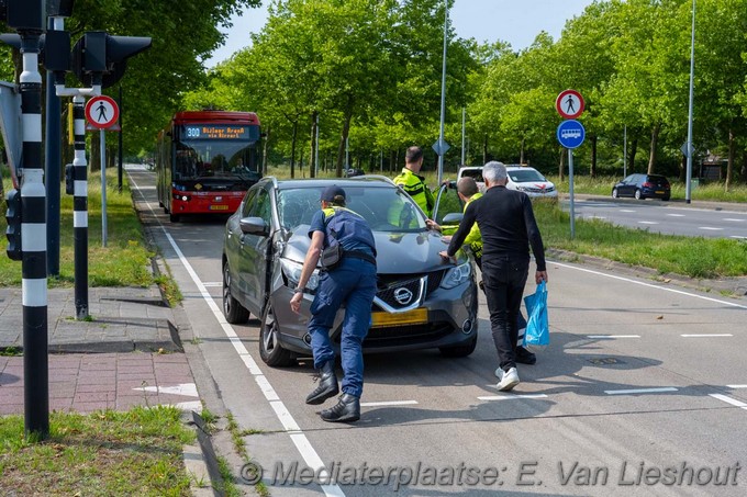 Mediaterplaatse ongeval op busbaan auto bus Hdp 01062025 01062025 ongeval op busbaan auto bus hoofddorp 00008