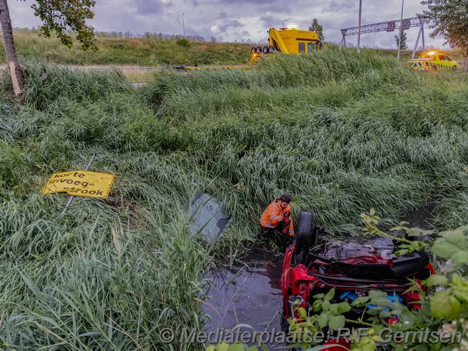 Mediaterplaatse voertuig te water middelweg moordrecht 08062025 08062025 auto te water middelweg moordrecht 00009