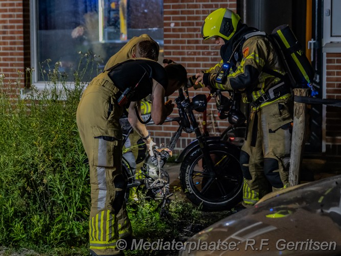 Mediaterplaatse fiets in brand fw reitzstraat gouda 12062025 12062025 BR Wegvervoer FW Reitzstraat Gouda 00008