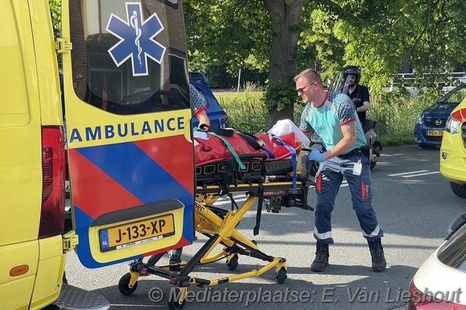 Mediaterplaatse meisje valt hard van haar fatebike hoofddorp 13062025 13062025 meisje valt van fatebike en komt op haar hoofd 00008