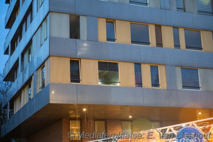 Mediaterplaatsen water komt uit appartement in hoofddorp 13112025 Image00007