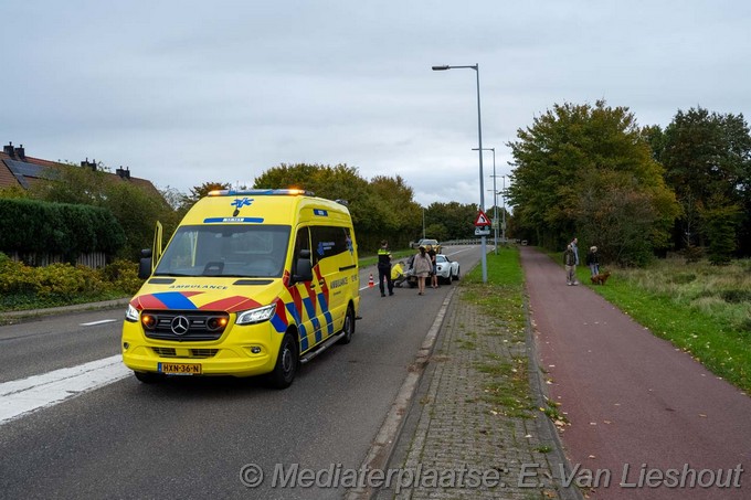 Mediaterplaatsen scooterrijder klapt op stilstaande auto in hoofddorp 08102025 Image00001
