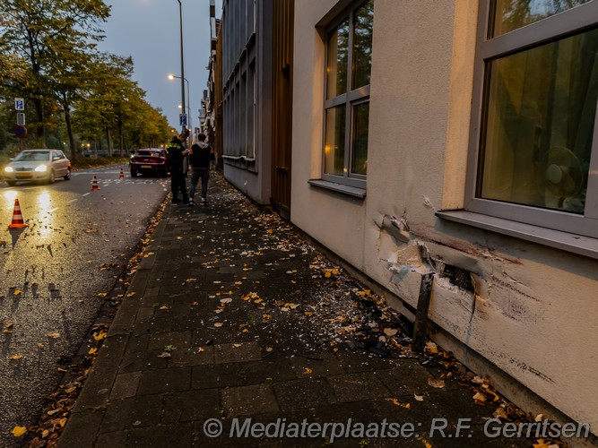 Mediaterplaatsen auto tegen gevel fluwelensingel gouda 13102025 Image00004