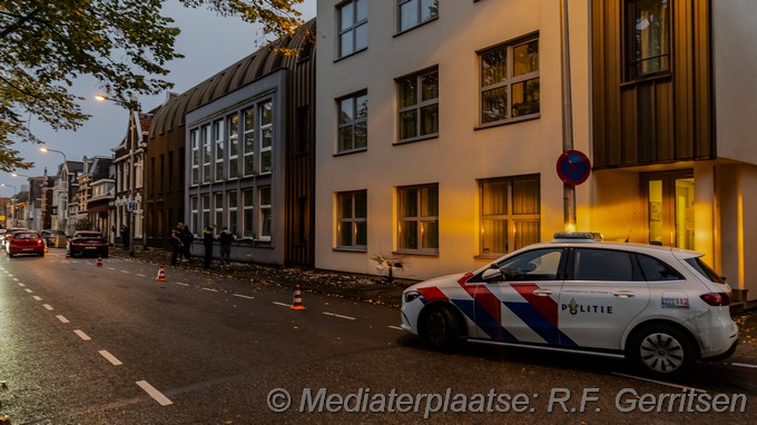Mediaterplaatsen auto tegen gevel fluwelensingel gouda 13102025 Image00005