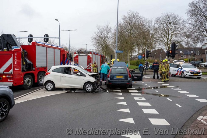 Mediaterplaatse Drie gewonden bij aanrijding op de Van Heuven Goedhartlaan 02042026 Image00001