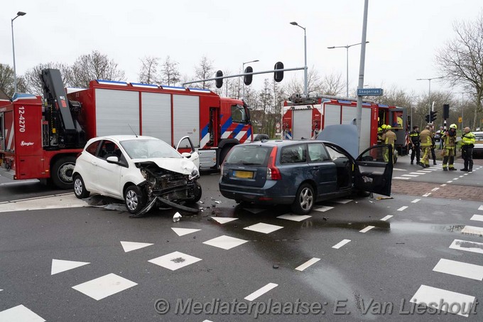 Mediaterplaatse Drie gewonden bij aanrijding op de Van Heuven Goedhartlaan 02042026 Image00002