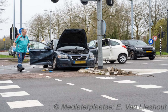 Mediaterplaatse Drie gewonden bij aanrijding op de Van Heuven Goedhartlaan 02042026 Image00004