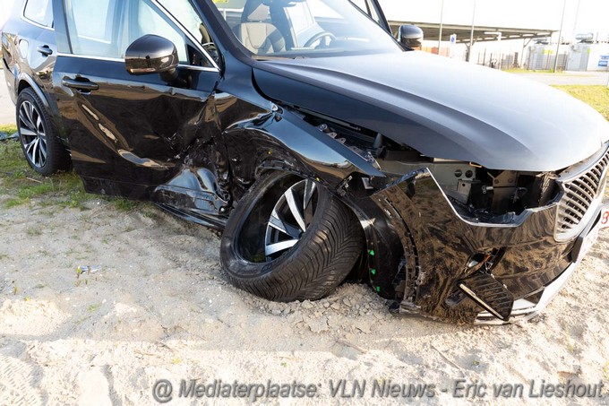 Mediaterplaatse Ravage bij aanrijding Circulair Avenue een gewonde 20032026 Image00001