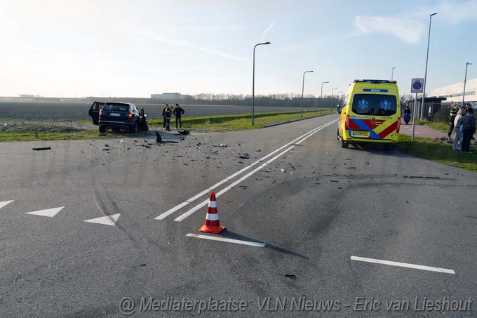 Mediaterplaatse Ravage bij aanrijding Circulair Avenue een gewonde 20032026 Image00006