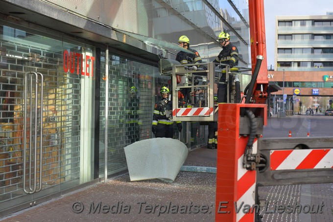 Mediaterplaatse glazen kap stuk gereden vrachtwagen Marktlaan hdp 08012019 Image00010
