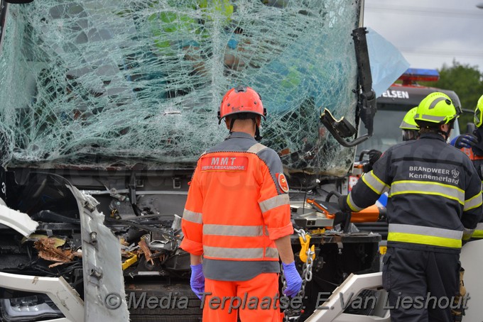 Mediaterplaatse ongeval zwaar bus beknelling chauffeur 10092018 Image00007