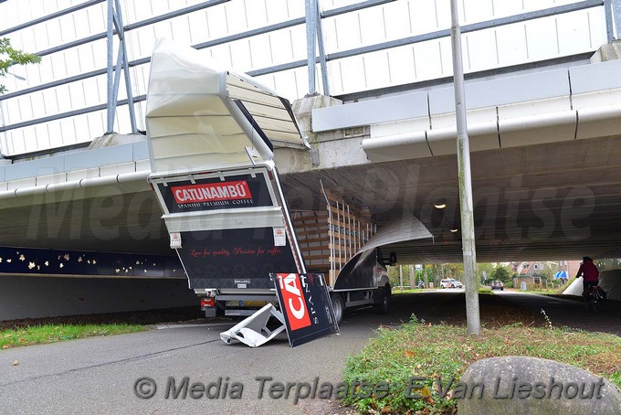 Media Terplaatsen vrachtwagen vast aalsmeer hornweg 02112017 Image00001