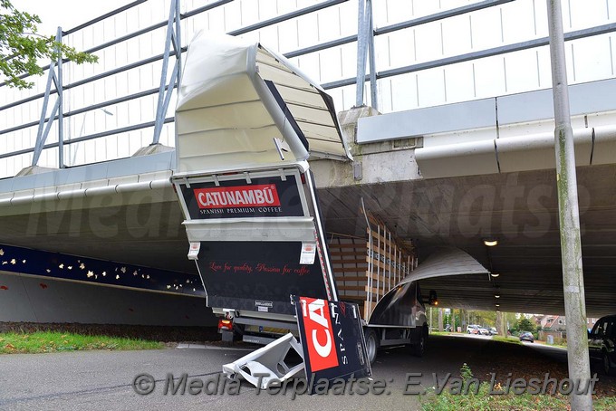 Media Terplaatsen vrachtwagen vast aalsmeer hornweg 02112017 Image00002