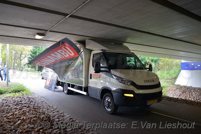 Media Terplaatsen vrachtwagen vast aalsmeer hornweg 02112017 Image00003