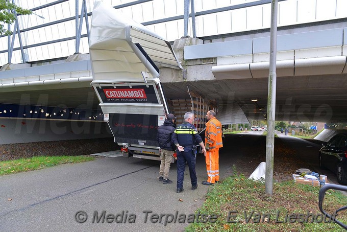 Media Terplaatsen vrachtwagen vast aalsmeer hornweg 02112017 Image00008