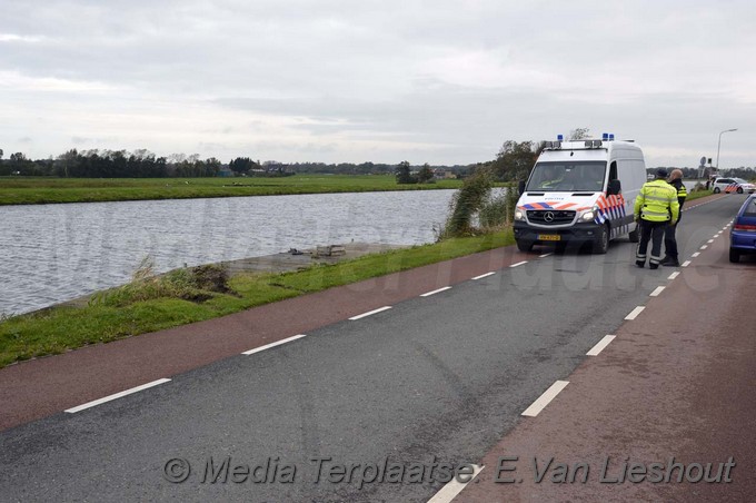 MediaTerplaatse auto te water beinsdorp 10102017 Image00006