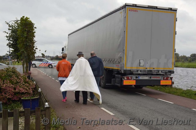 MediaTerplaatse auto te water beinsdorp 10102017 Image00007