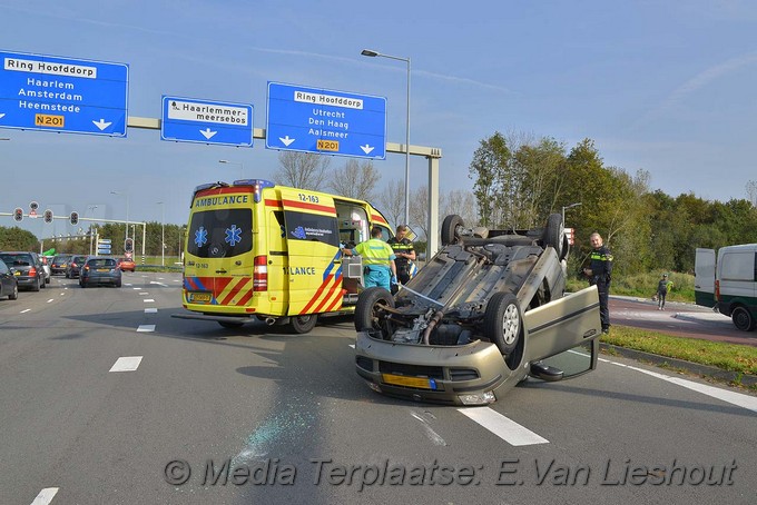 Media Terplaatsen ongeval auto op zijn dak Hdp 15102017 Image00001