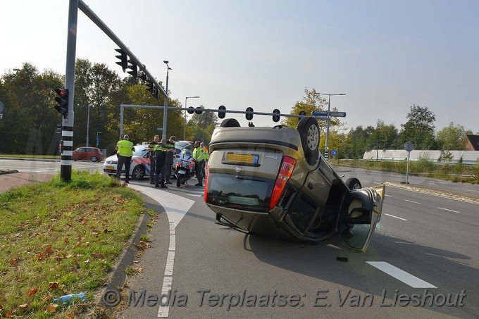 Media Terplaatsen ongeval auto op zijn dak Hdp 15102017 Image00006