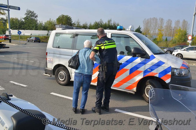 Media Terplaatsen ongeval auto op zijn dak Hdp 15102017 Image00010