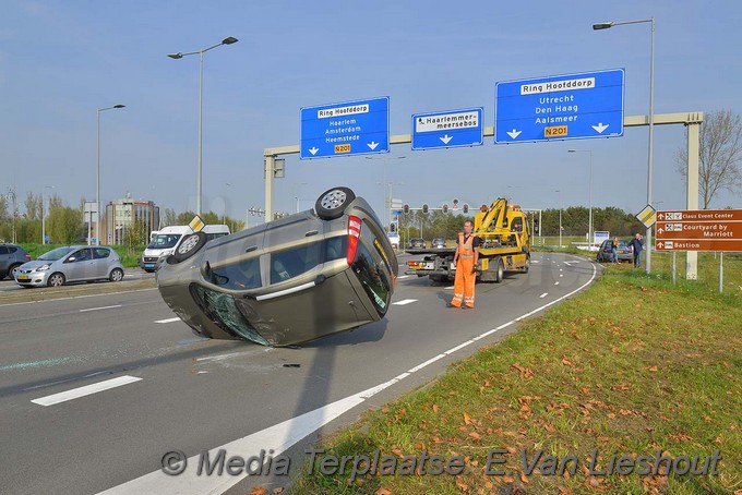 Media Terplaatsen ongeval auto op zijn dak Hdp 15102017 Image00012