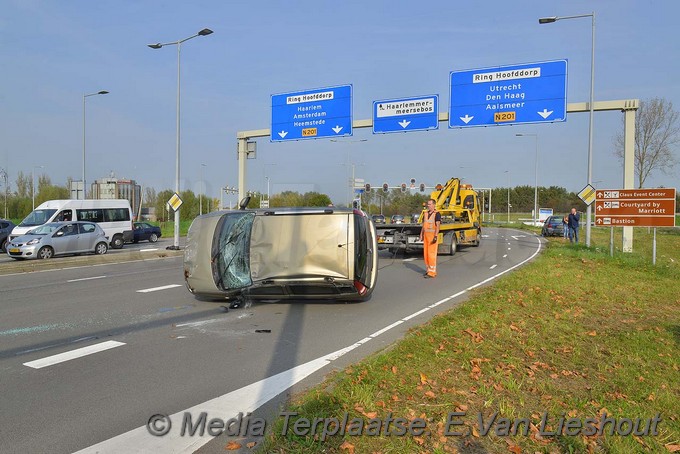 Media Terplaatsen ongeval auto op zijn dak Hdp 15102017 Image00013