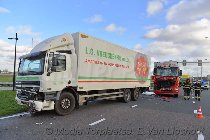 Media Terplaatsen ongeval n201 drie vrachtwagens 23102017 Image00008