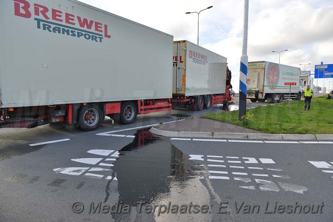 Media Terplaatsen ongeval n201 drie vrachtwagens 23102017 Image00009