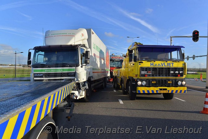 Media Terplaatsen ongeval n201 drie vrachtwagens 23102017 Image00015