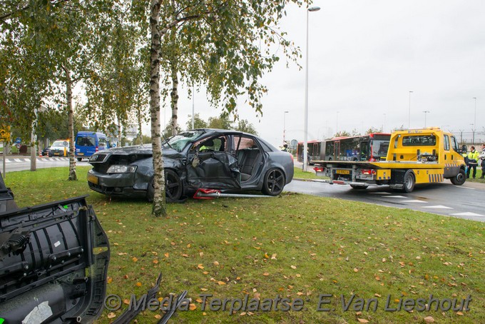Mediaterplaatse ongeval auto lijnbus schiphol 14102009 Image00002