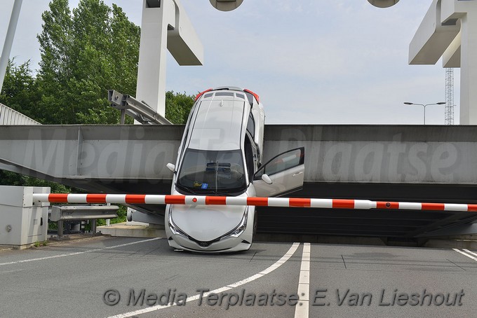 Mediaterplaatse brug open auto er nog op schiphol 22062017 Image00001