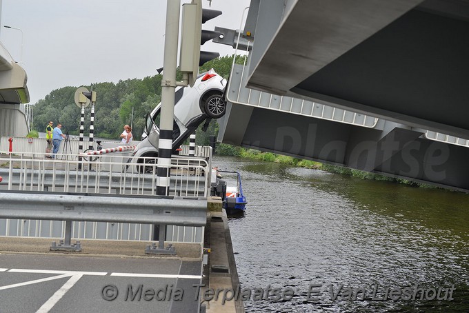 Mediaterplaatse brug open auto er nog op schiphol 22062017 Image00008