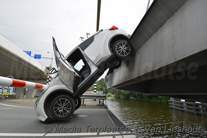 Mediaterplaatse brug open auto er nog op schiphol 22062017 Image00015