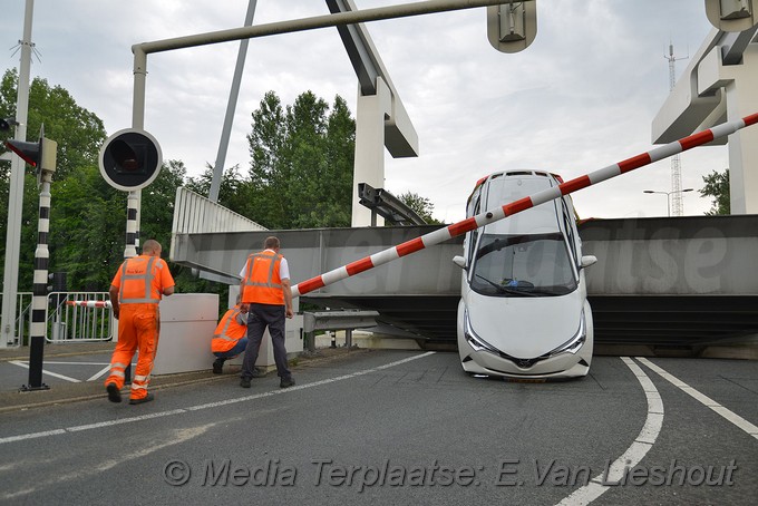 Mediaterplaatse brug open auto er nog op schiphol 22062017 Image00017