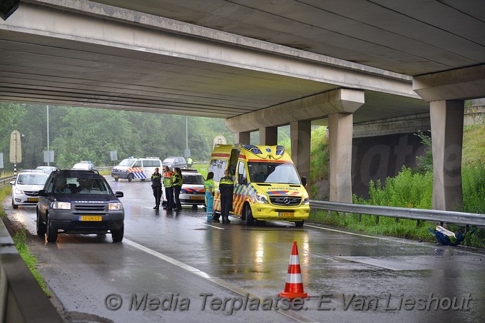 Mediaterplaatse ongeval 5 auto vijfhuizen 24062017 Image00002